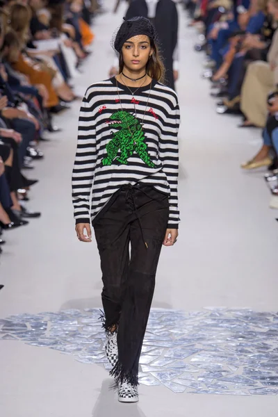 Look 14